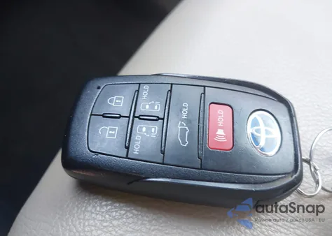 2021 Toyota Sienna Xle from USA, damaged, VIN 5TDYRKEC2MS028134